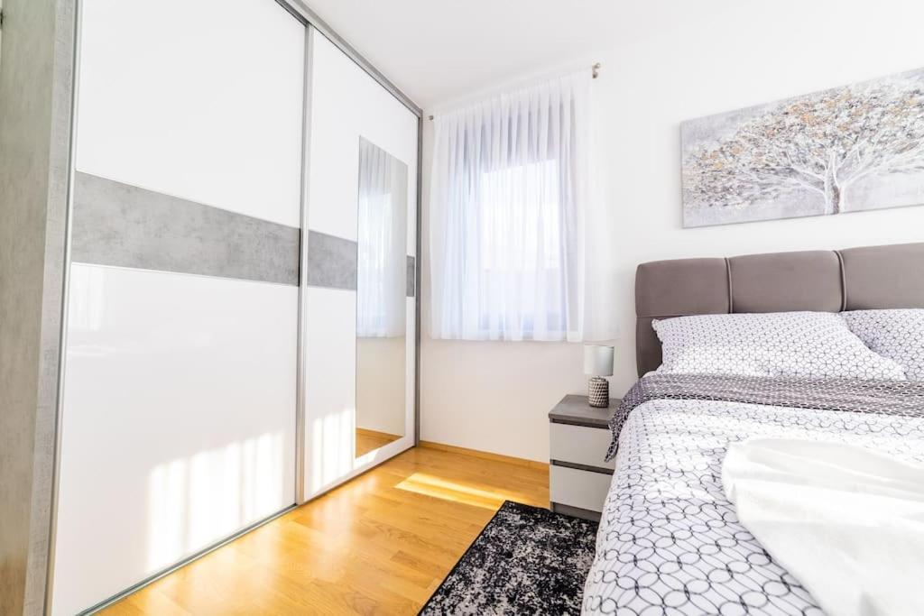 Apartman Lux Self Check-In فيروفيتيكا المظهر الخارجي الصورة