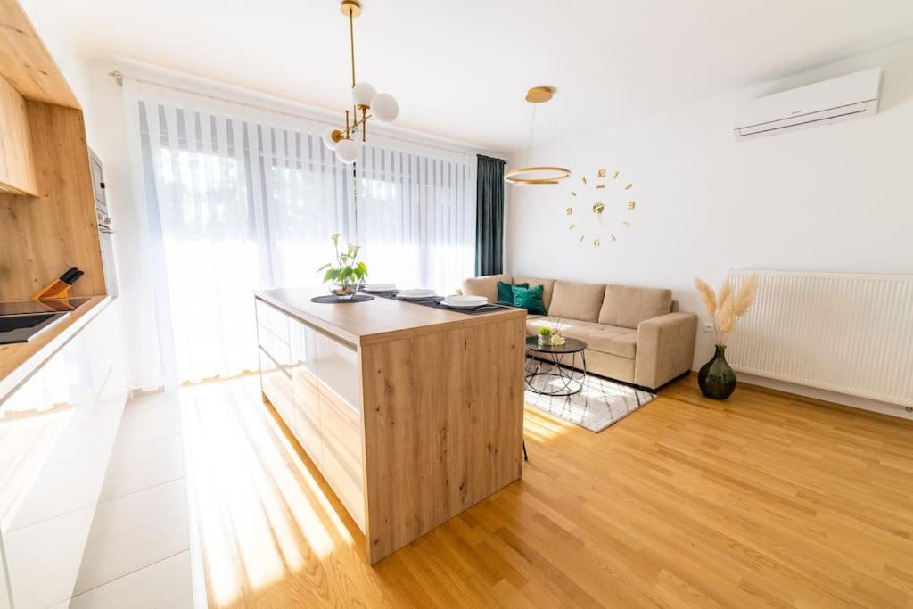 Apartman Lux Self Check-In فيروفيتيكا المظهر الخارجي الصورة
